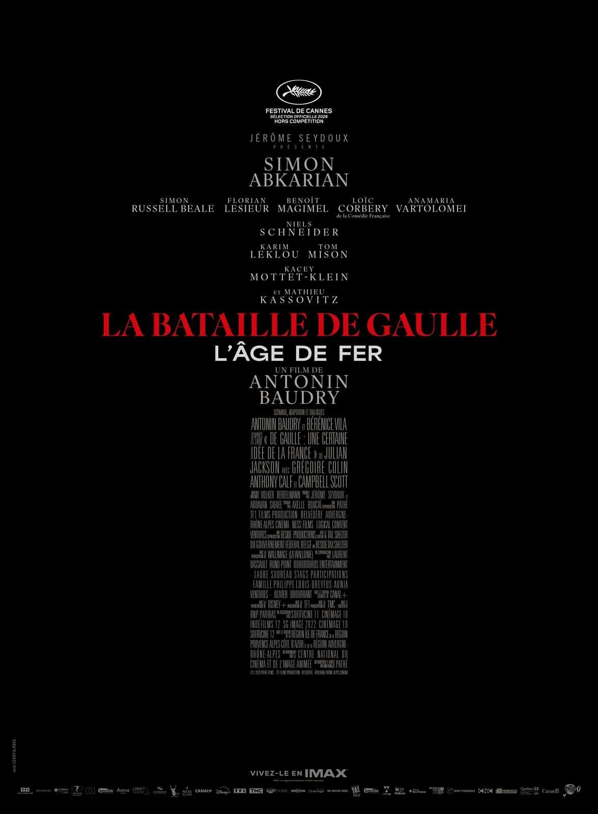 Affiche officielle du film La Bataille de Gaulle : L'âge de fer d'Antonin Baudry, crédits formant une croix de Lorraine sur fond noir