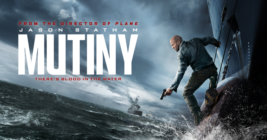 Affiche du film Mutiny : Jason Statham, arme au poing, escalade la coque d'un cargo sur une mer démontée