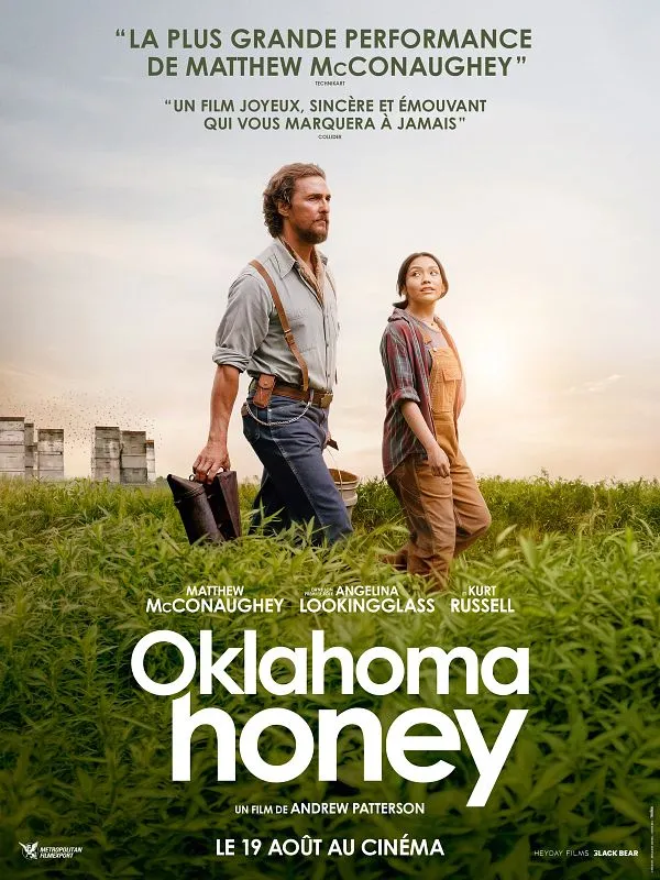 Affiche du film Oklahoma Honey avec Matthew McConaughey et Angelina LookingGlass dans un champ, ruches en arrière-plan