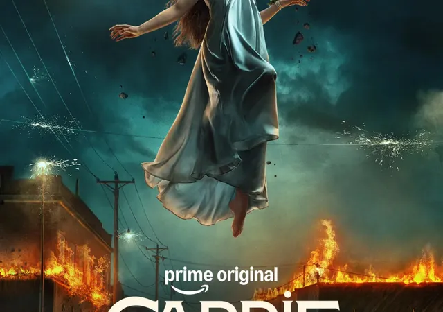 Affiche de la série Carrie de Mike Flanagan : Carrie en lévitation au-dessus d'une ville en flammes