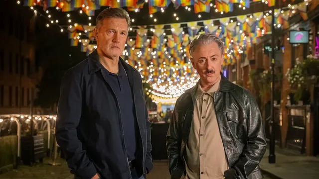 Alan Cumming et David Morrissey dans la mini-série Tip Toe, sur Canal Street à Manchester
