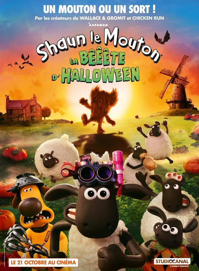 Affiche du film Shaun le Mouton : La Bêêête d'Halloween, le troupeau de Mossy Bottom face à une créature velue au coucher du soleil