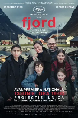 Affiche officielle du film Fjord de Cristian Mungiu, une famille devant un village au bord d'un fjord norvégien, Palme d'or Cannes 2026