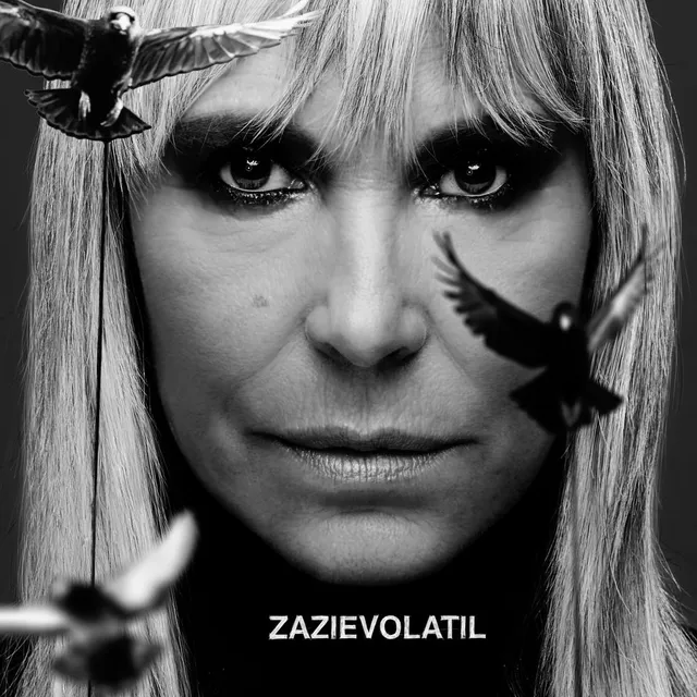 Pochette de l'album Volatil de Zazie : son visage en noir et blanc traversé par des oiseaux