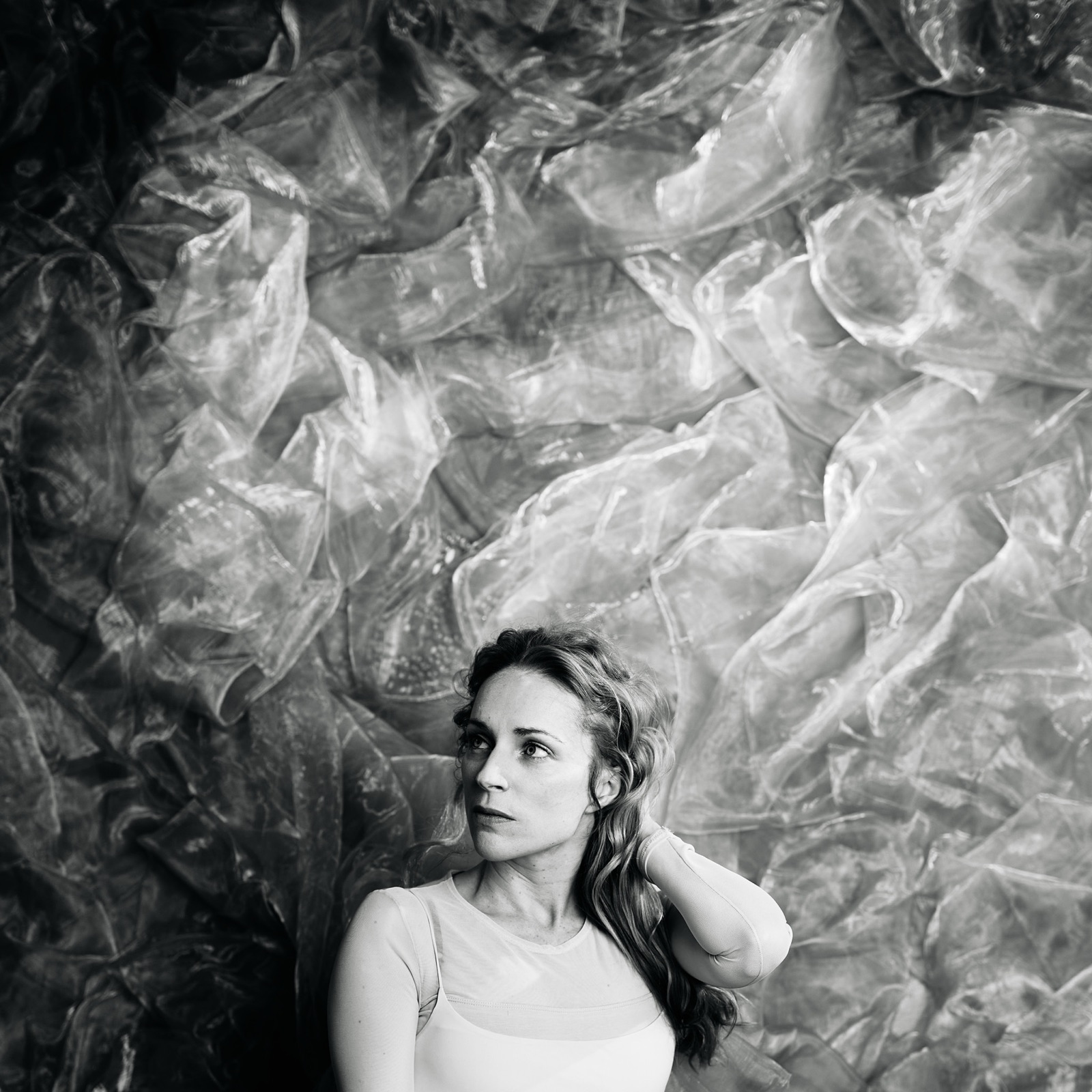 Agnès Obel, portrait noir et blanc pour l'album The Meaning of Flowers